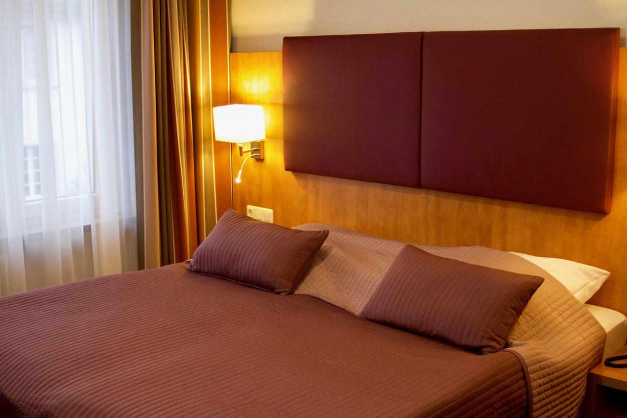 Hotel Niederrad Frankfurt nad Mohanem Pokoj fotografie